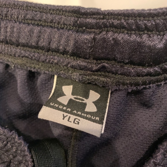 Under Armour athletic performance shorts YL - Picture 4 of 4